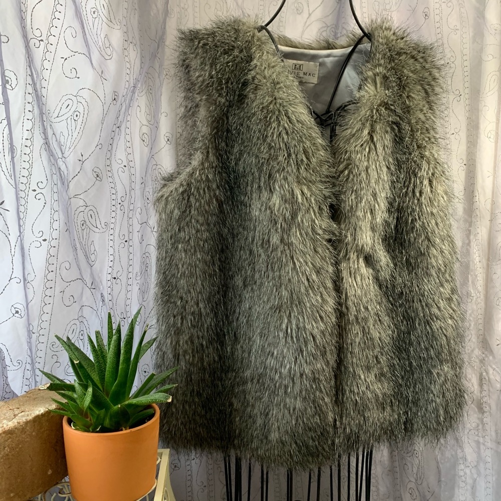Stevie MAC Faux Fur Vest Grey Hook & Eye Closure Open Fully Lined